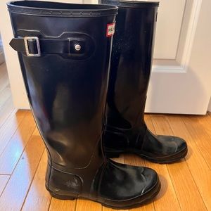 Hunter boots in great condition only have been worn twice the socks are included